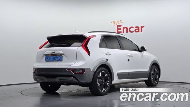 Kia Niro 2023 — photo 2