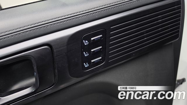 Hyundai Santafe 2025 — photo 29