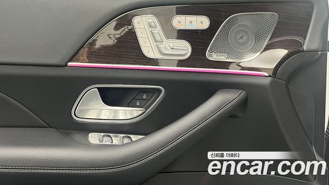Mercedes-Benz GLE-Class 2026 — photo 12