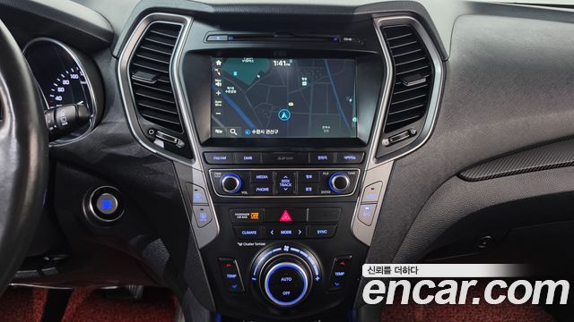 Hyundai Santafe 2018 — photo 19