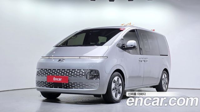 Hyundai Staria 2022 — photo 1