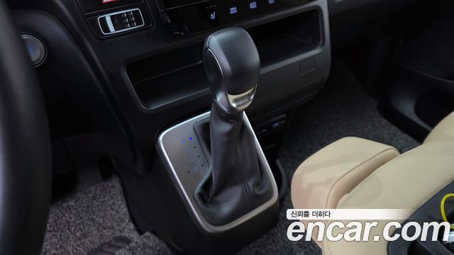 Hyundai Staria 2022 — photo 12