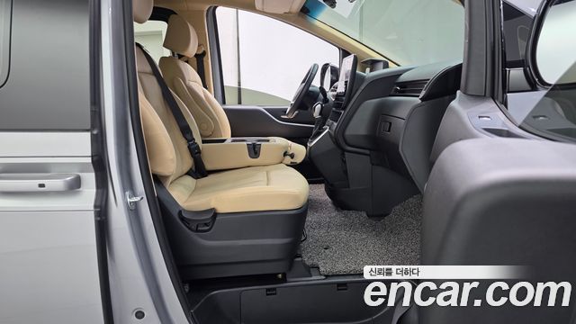 Hyundai Staria 2022 — photo 16