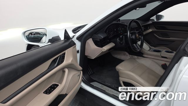 Porsche Taycan 2021 — photo 13