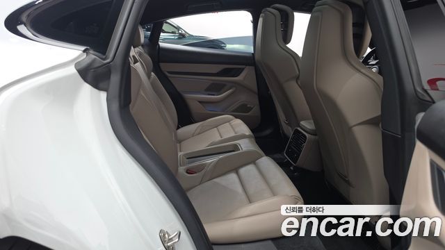 Porsche Taycan 2021 — photo 17