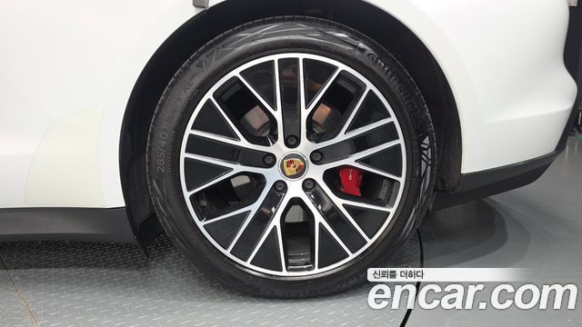 Porsche Taycan 2021 — photo 7
