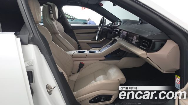 Porsche Taycan 2021 — photo 16