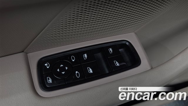 Porsche Taycan 2021 — photo 27