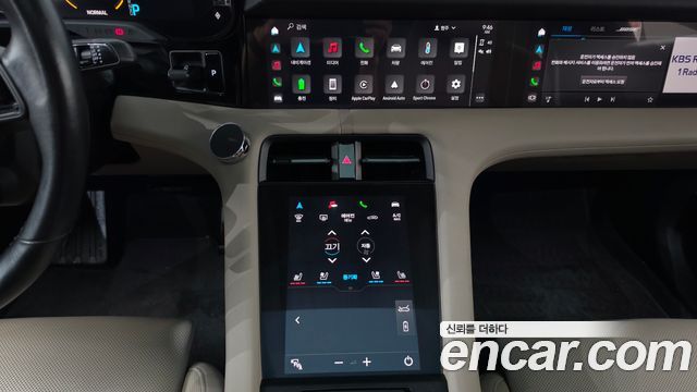 Porsche Taycan 2021 — photo 31