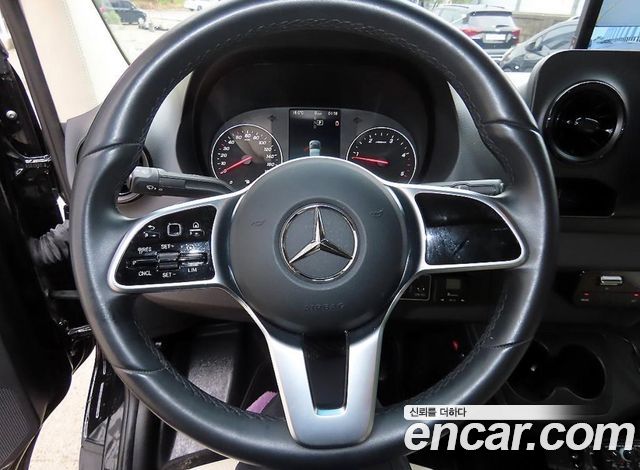 Mercedes-Benz Sprinter 2023 — photo 8