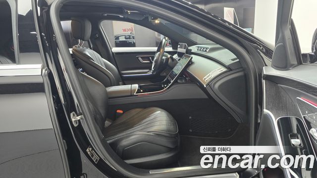 Mercedes-Benz S-Class 2024 — photo 16