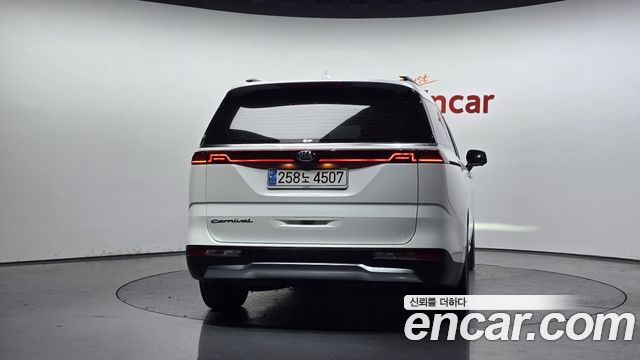 Kia Canival 2021 — photo 4