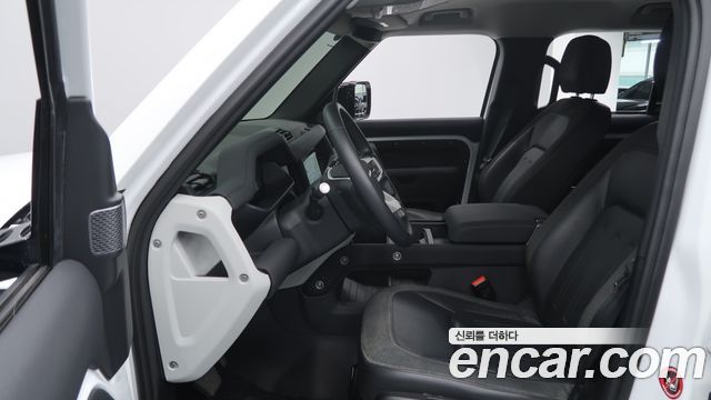 Land Rover Defender 2020 — photo 10