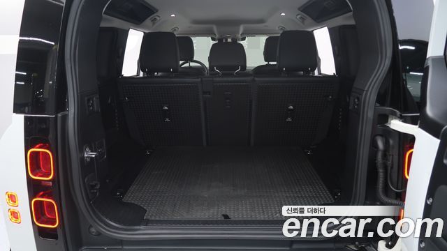 Land Rover Defender 2020 — photo 12