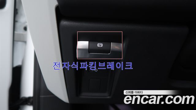 Land Rover Defender 2020 — photo 18