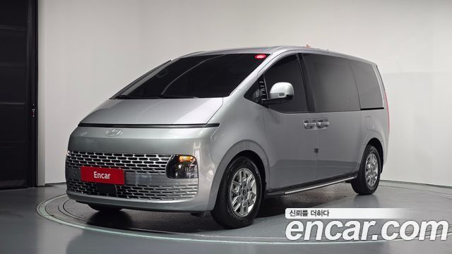 Hyundai Staria 2025 — photo 1