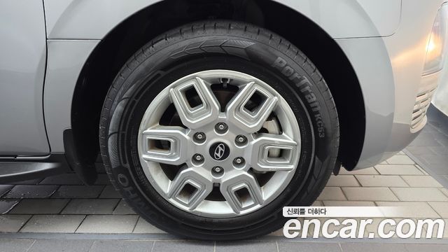 Hyundai Staria 2025 — photo 5