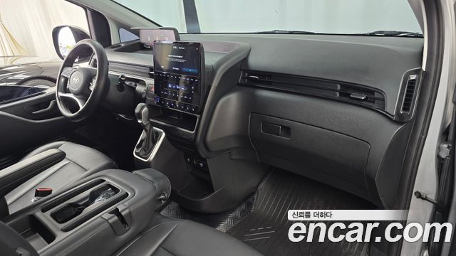 Hyundai Staria 2025 — photo 10