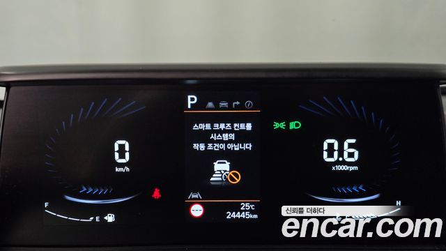 Hyundai Staria 2025 — photo 11