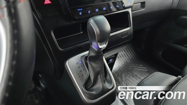 Hyundai Staria 2025 — photo 12