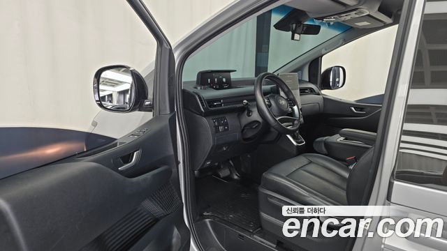 Hyundai Staria 2025 — photo 13