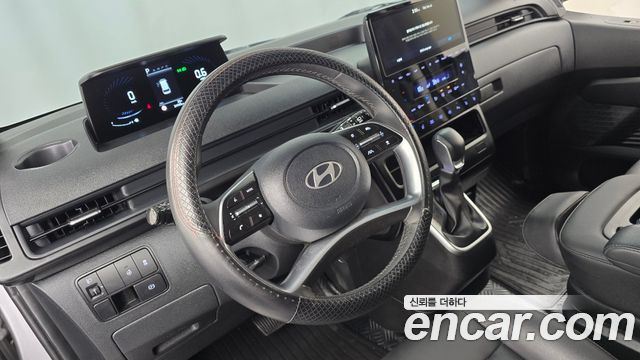 Hyundai Staria 2025 — photo 18