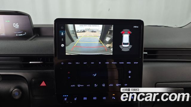 Hyundai Staria 2025 — photo 20