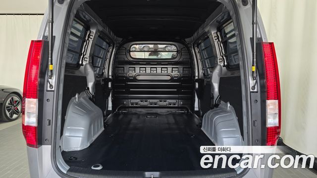 Hyundai Staria 2025 — photo 22