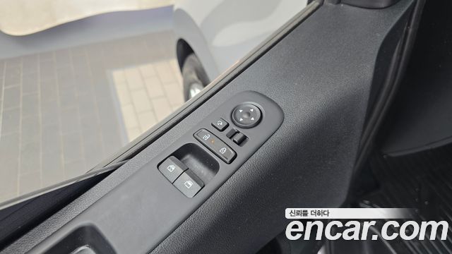 Hyundai Staria 2025 — photo 25