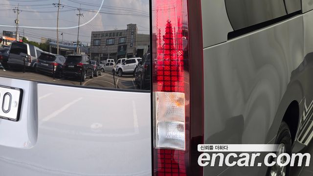 Hyundai Staria 2025 — photo 9