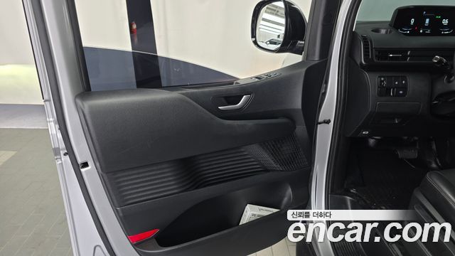 Hyundai Staria 2025 — photo 14