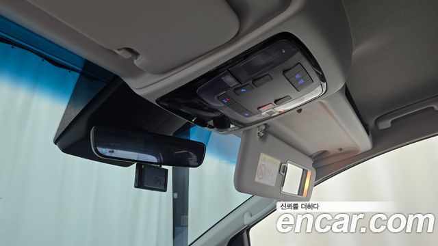 Hyundai Staria 2025 — photo 27