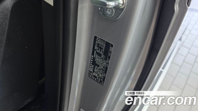 Hyundai Staria 2025 — photo 28