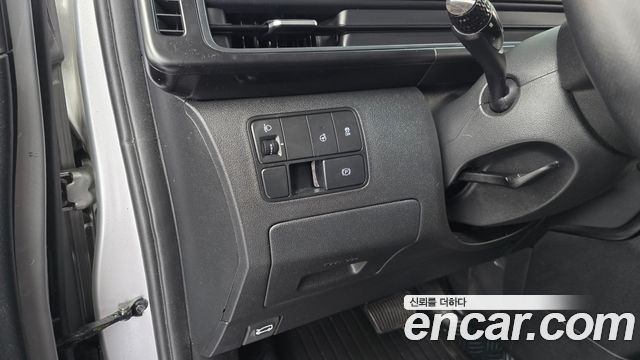 Hyundai Staria 2025 — photo 29