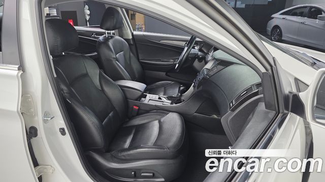 Hyundai Sonata 2013 — photo 16