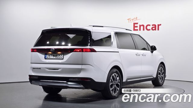 Kia Canival 2021 — photo 2