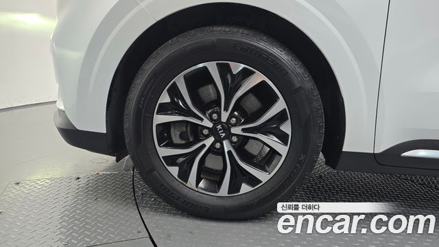 Kia Canival 2021 — photo 5