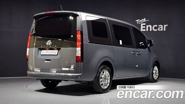 Hyundai Staria 2025 — photo 2