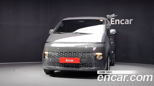 Hyundai Staria 2025 — photo 3