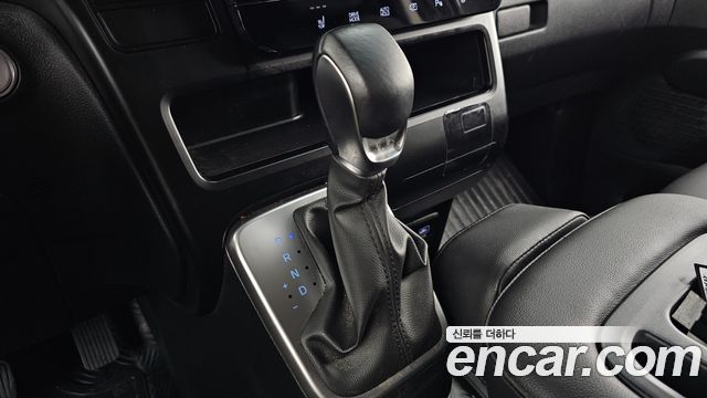 Hyundai Staria 2025 — photo 12
