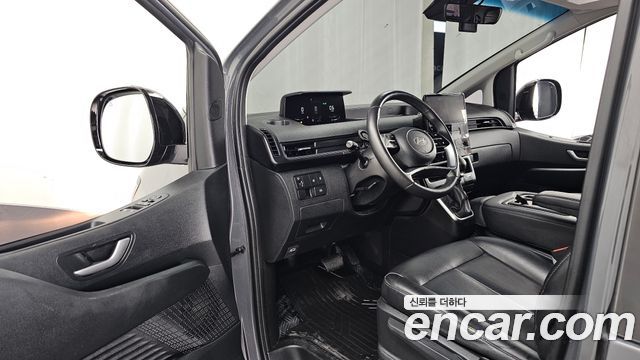Hyundai Staria 2025 — photo 13
