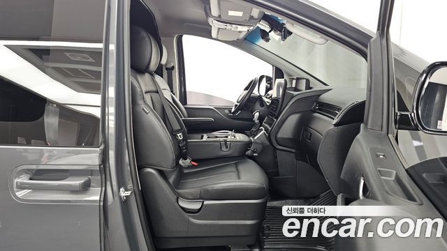 Hyundai Staria 2025 — photo 17
