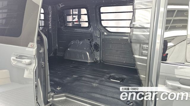 Hyundai Staria 2025 — photo 18