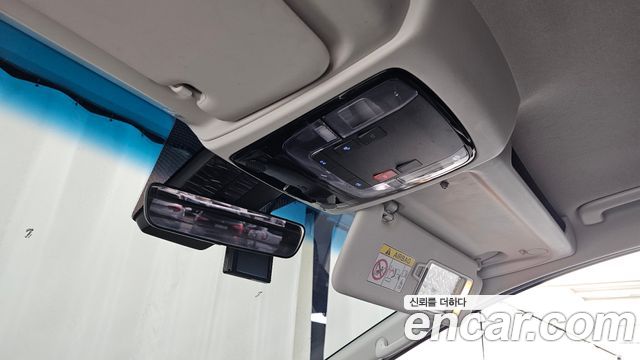 Hyundai Staria 2025 — photo 23