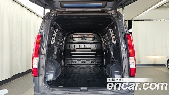 Hyundai Staria 2025 — photo 26