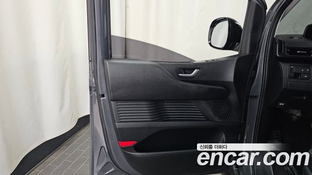 Hyundai Staria 2025 — photo 14