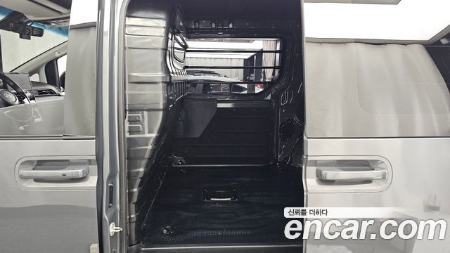 Hyundai Staria 2025 — photo 16