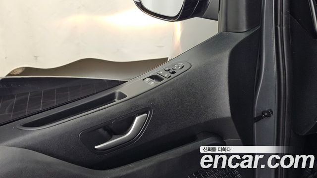Hyundai Staria 2025 — photo 27