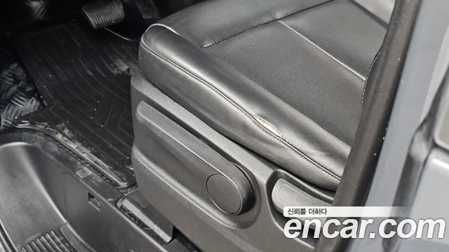 Hyundai Staria 2025 — photo 28