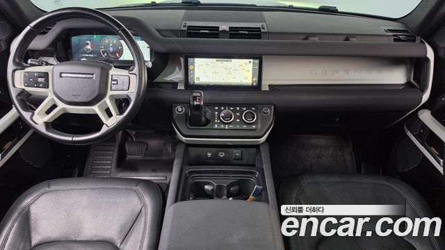 Land Rover Defender 2022 — photo 10